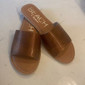 Cabana Beach by Matisse slides. Size 9.